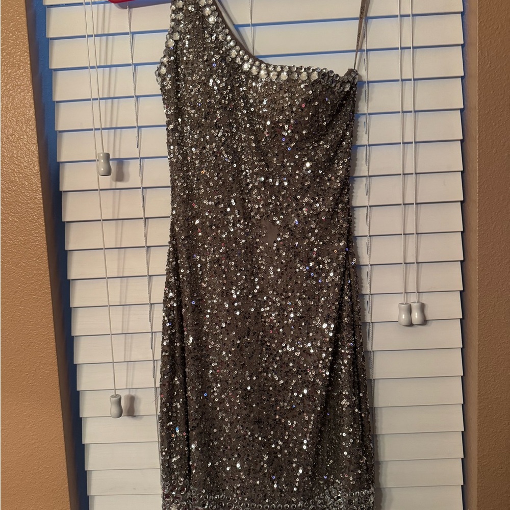 Elegant Silver Sequin One-Shoulder Dress